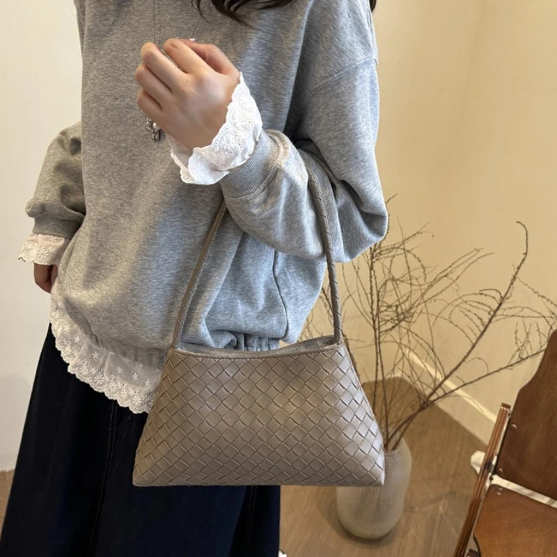 Elegant Woven Shoulder Handbag, Simple Underarm Purse, Leather Material, Trendy Daily Hand Carry Bag, Accessory for Dating