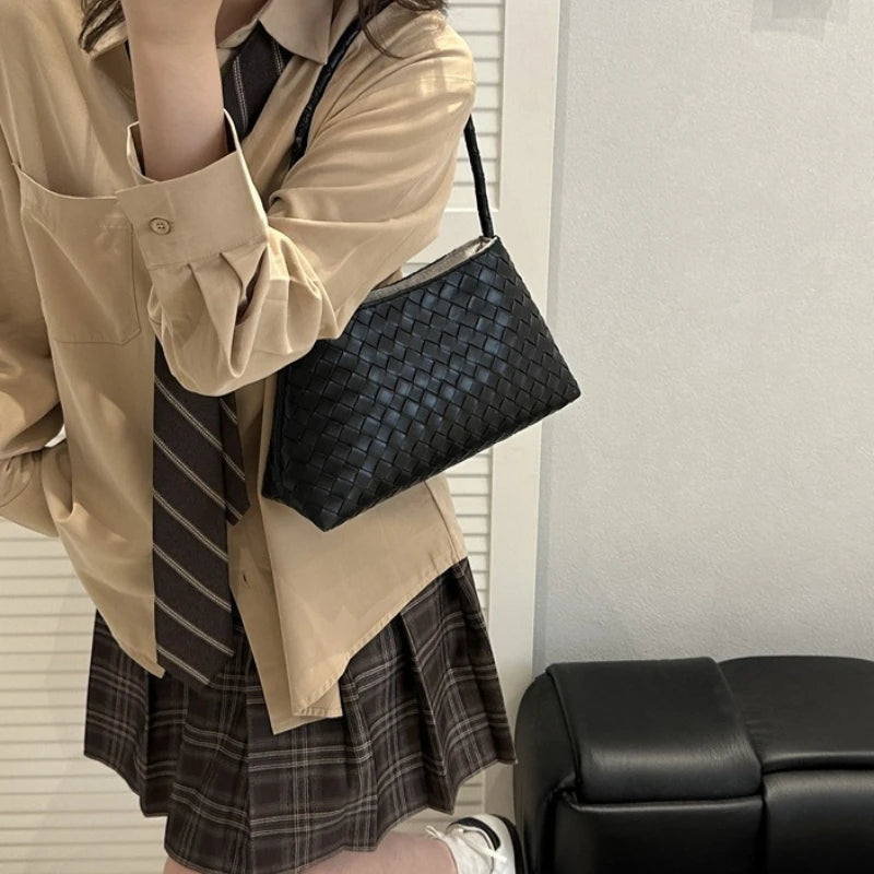 Elegant Woven Shoulder Handbag, Simple Underarm Purse, Leather Material, Trendy Daily Hand Carry Bag, Accessory for Dating