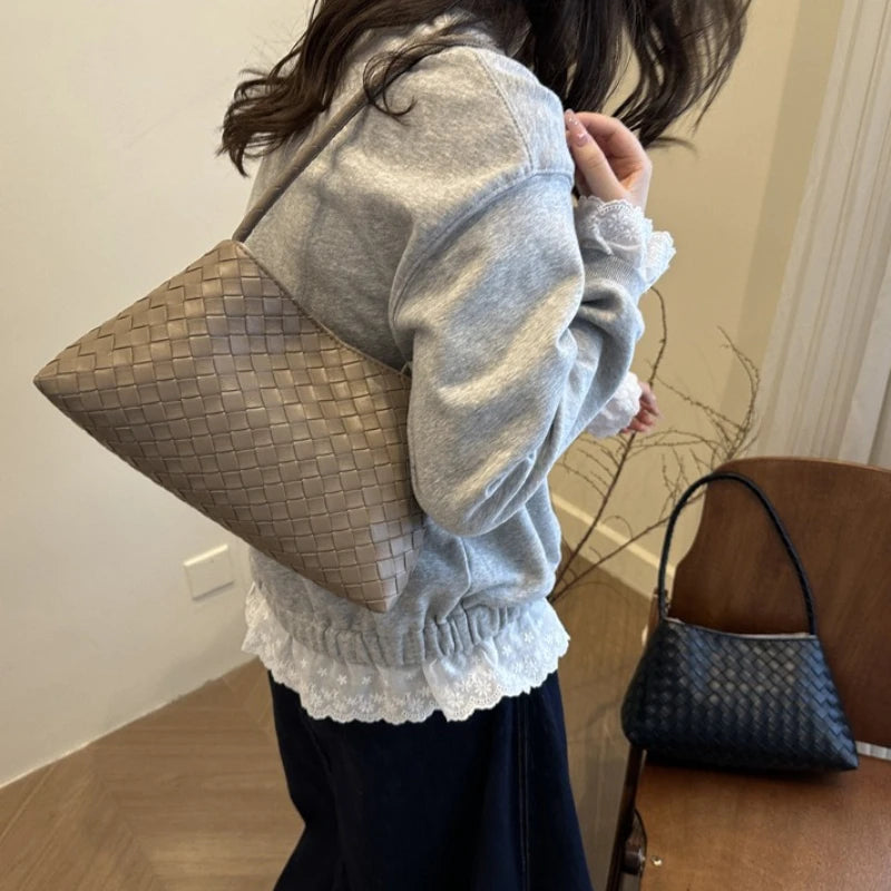 Elegant Woven Shoulder Handbag, Simple Underarm Purse, Leather Material, Trendy Daily Hand Carry Bag, Accessory for Dating