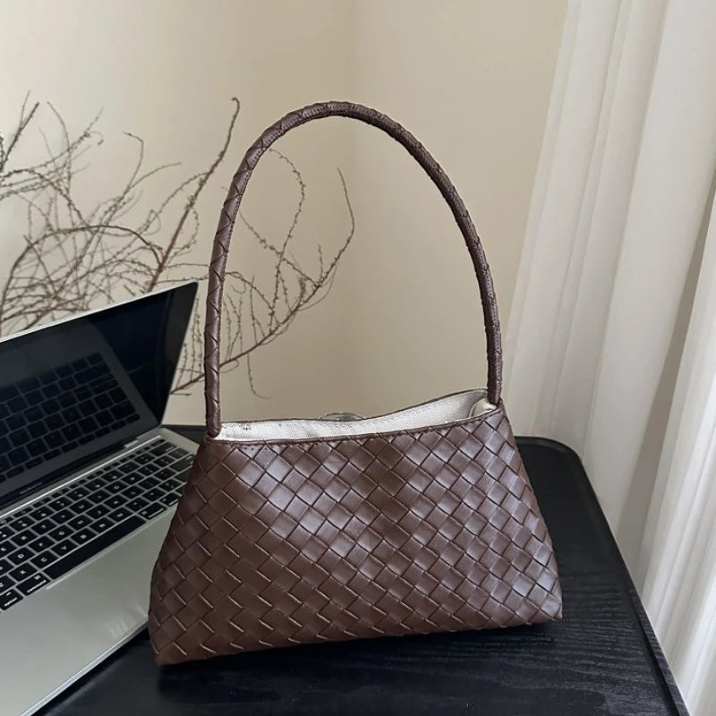 Elegant Woven Shoulder Handbag, Simple Underarm Purse, Leather Material, Trendy Daily Hand Carry Bag, Accessory for Dating